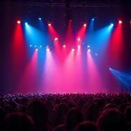 Luces de escenario en una sala de conciertos de música en directo
